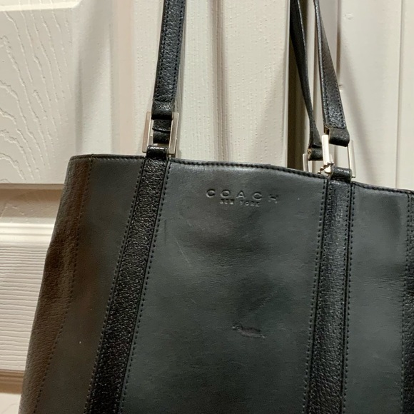 Coach small black leather tote bag. Appx 10L X 9.5 w 11 inch handle drop - Picture 2 of 7